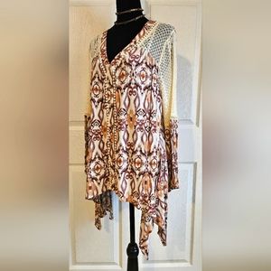 NWT  BKE  gimmicks Flowy Sharktooth Hem Blouse